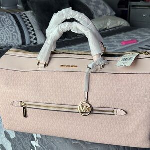 Michael Kor’s Blush Pink Large Travel Bag!!!🔥🔥🔥🔥🔥 Brand New!!!!🔥🔥🔥🔥🔥😳🔥💯💯